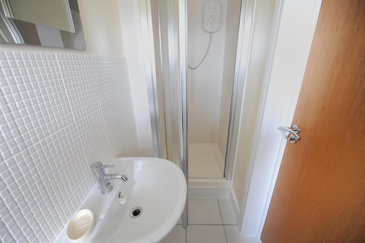 7 Coram Tower Apartment ไลม์รีจิส ภายนอก รูปภาพ
